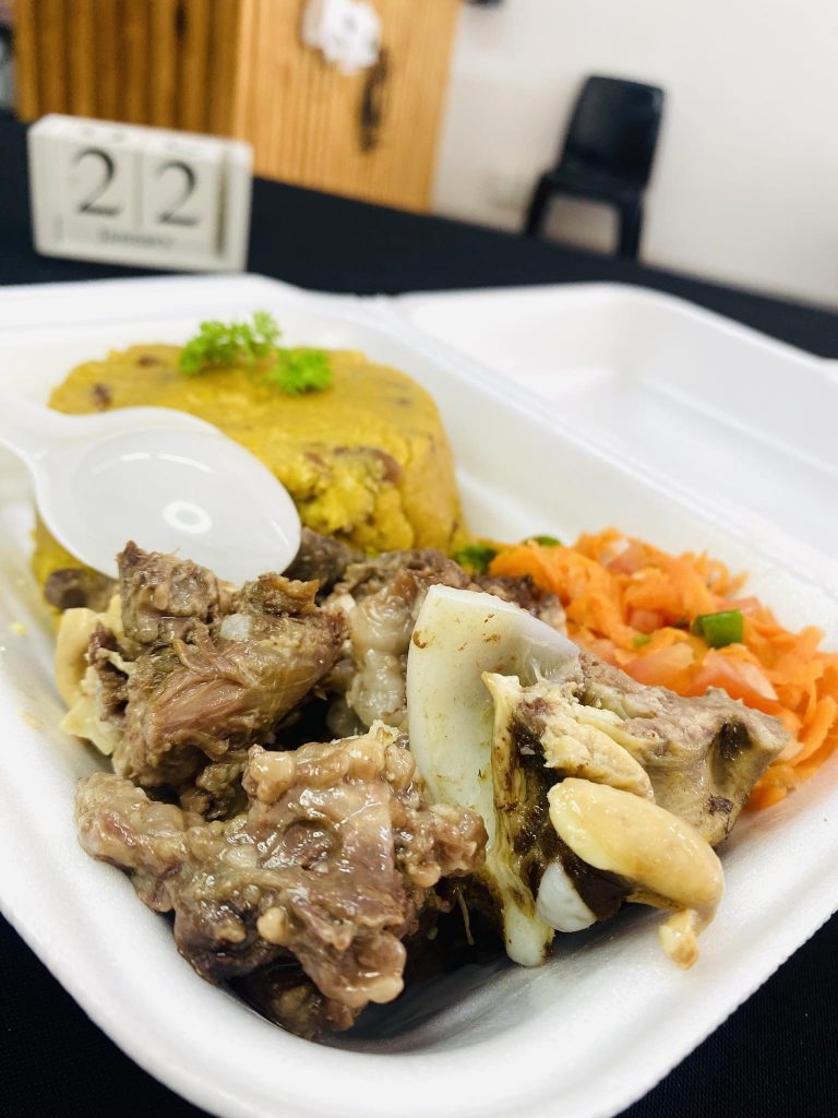 Kasi dine warner beach