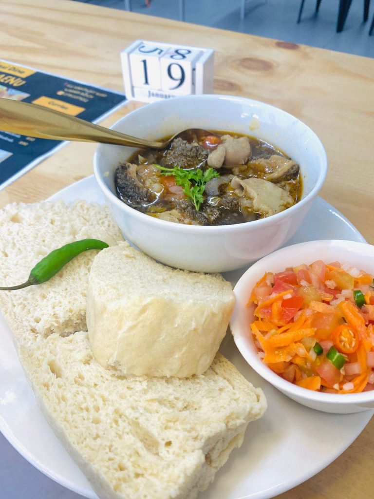 Kasi dine warner beach