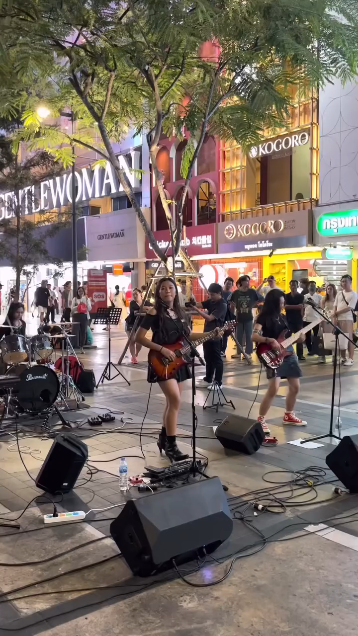 Brother Phet plays highway star song at Siam