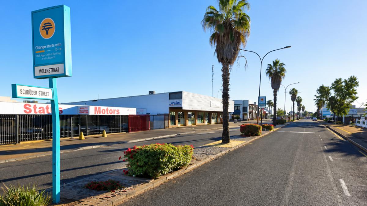 renaming of Schröder Street to Alfred Qayiso Gubula Street in Upington