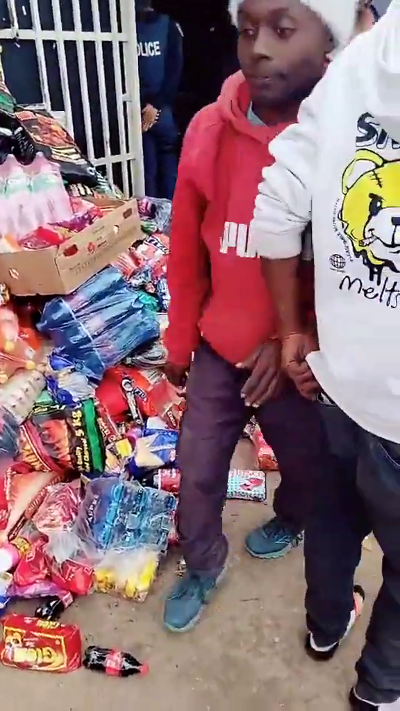 Illegal imagrants being evicted in South Africa (1)