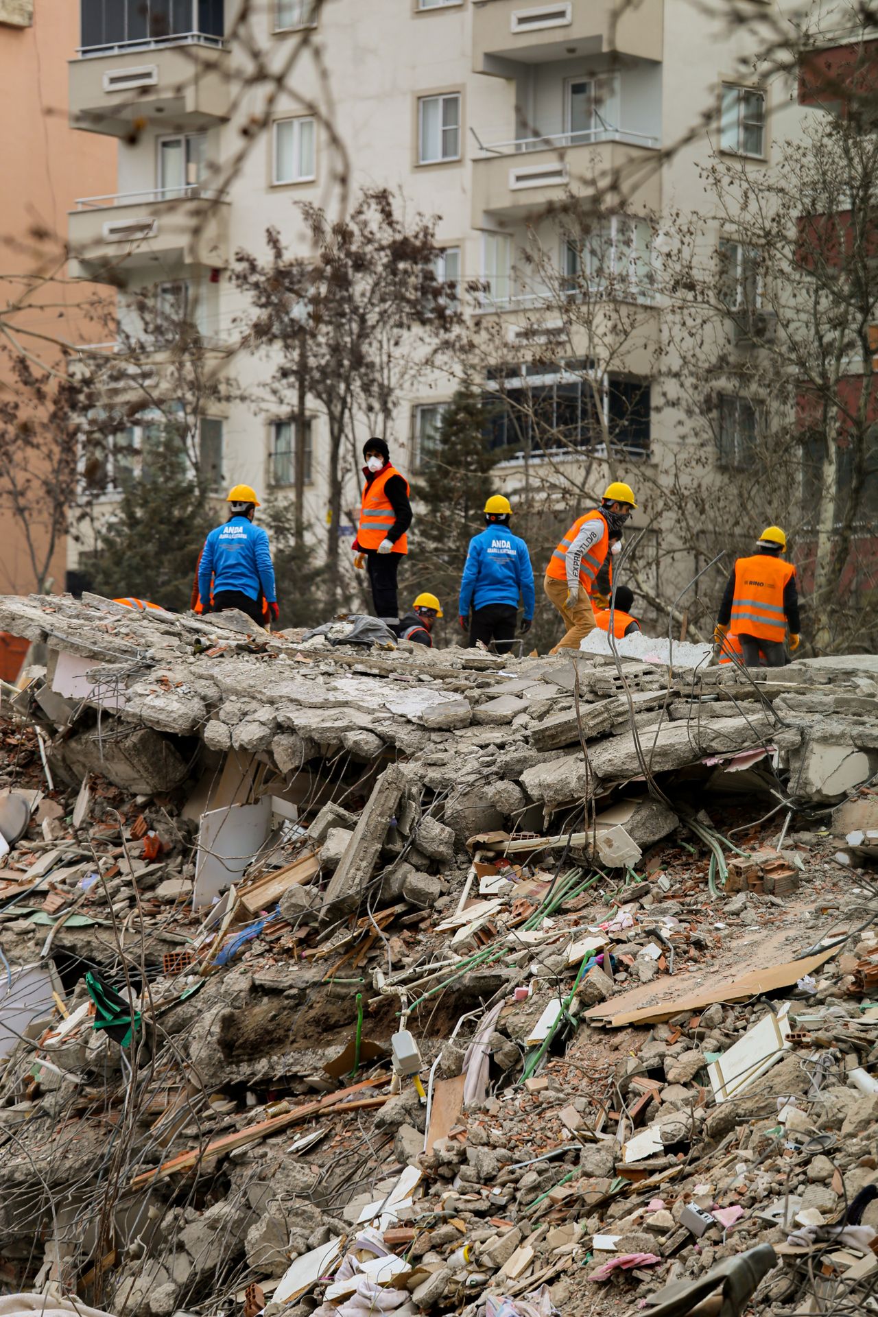 A magnitude 7.4 earthquake struck western Colombia on the morning of August 10, 2026, causing widespread destruction, a rising death toll, and extensive civilian involvement in rescue efforts. 0 (0)