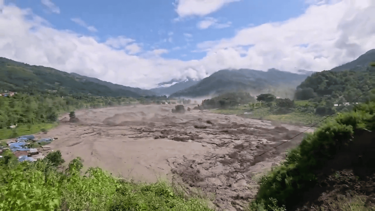 flash flood struck the Nepal-Tibet (China) border